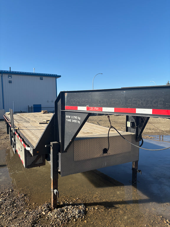 Pre-Owned 2011 Wrem 8.5'x 26' Gooseneck 00601