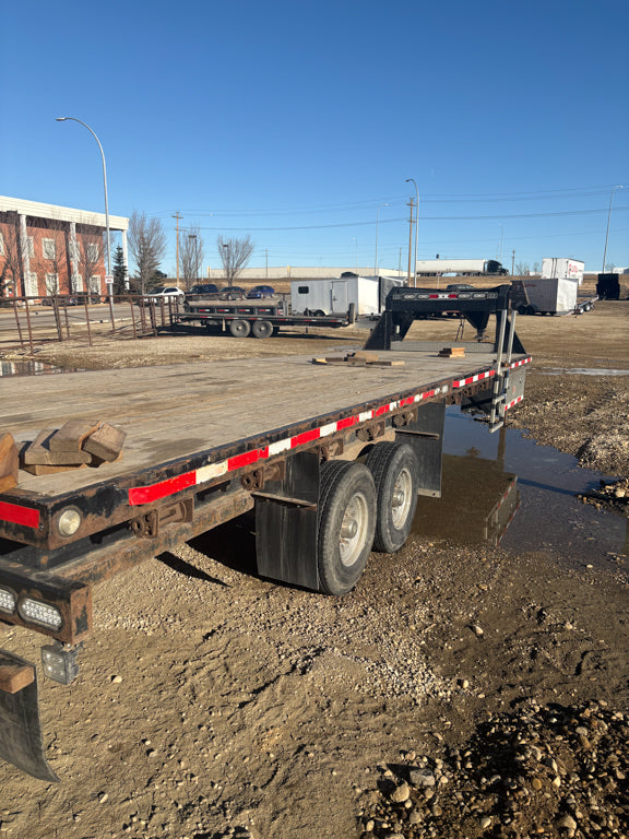Pre-Owned 2011 Wrem 8.5'x 26' Gooseneck 00601