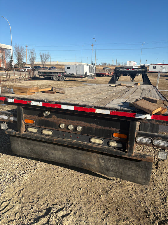 Pre-Owned 2011 Wrem 8.5'x 26' Gooseneck 00601