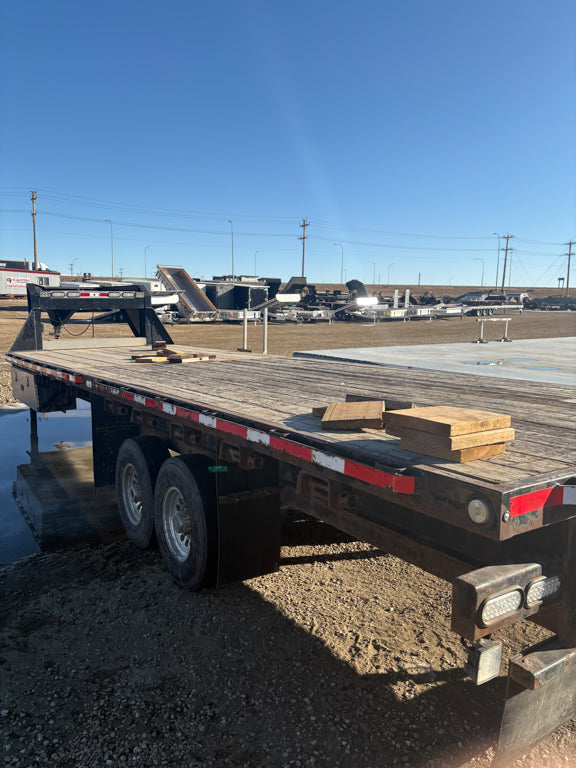 Pre-Owned 2011 Wrem 8.5'x 26' Gooseneck 00601