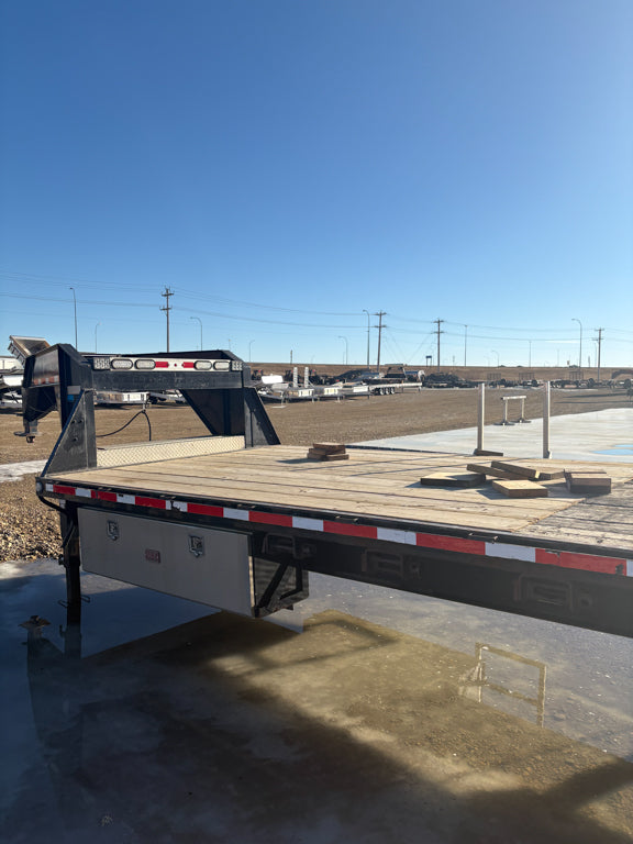 Pre-Owned 2011 Wrem 8.5'x 26' Gooseneck 00601